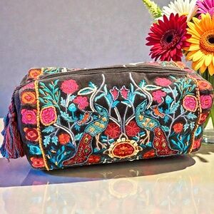 🌸 Velvet Anthro  Embroidered Zip Carry All